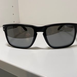 Oakley 15-18-137 NFL Holbrook Sunglases